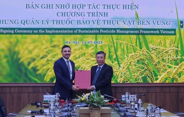 Lễ ký kết Bản ghi nhớ hợp tác thực hiện chương trình Khung quản lý thuốc bảo vệ thực vật bền vững